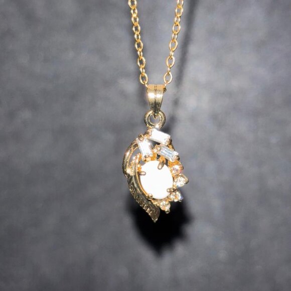 Vintage OPAL Pendant Necklace, Dolphin Ore 18K Gold Electroplate - Picture 5 of 5